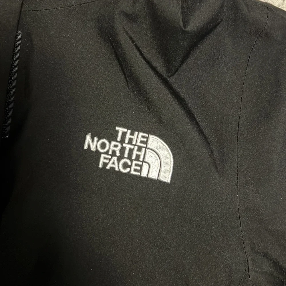 North face Jacket 2022 - Picture 2 of 6